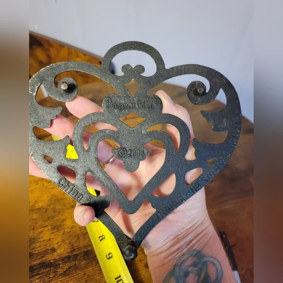 Pampered Chef Round up from the heart cast iron &copper trivet - Picture 3 of 9